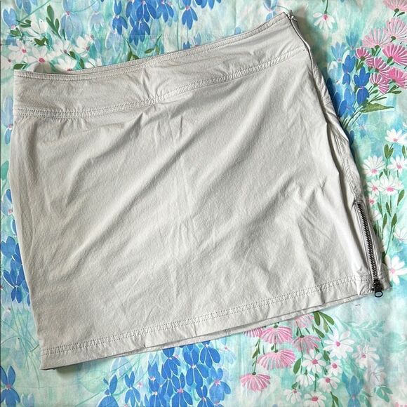 Athleta The Jenner Skort - 8 - Picture 1 of 13
